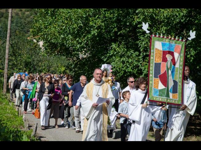 15 août : procession avec la statue de Notre Dame de st Jean suivi d'une messe