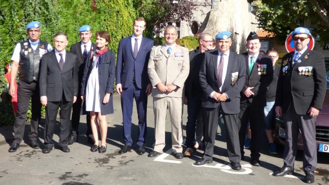 Memorial des casque bleus Mouzillon ( 44 )