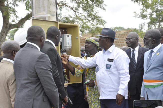 COTE D'IVOIRE:ACCES A L’ELECTRICITE : LE PRESIDENT ALASSANE OUATTARA MET SOUS TENSION LE QUARTIER BLAIDY EXTENSION DE BOCANDA